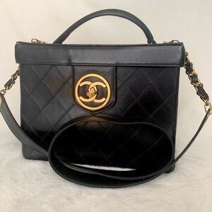 CHANEL Vintage Diamond Quilt Vanity Case 24k Gold Chain Turnlock Flap Bag